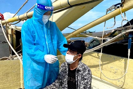 (Ảnh minh họa: Lấp mẫu xét nghiệm Covid-19)