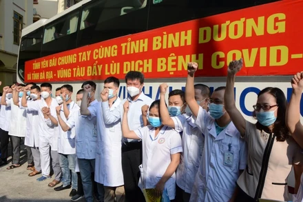 Chủ tịch UBND tỉnh Yên Bái Trần Huy Tuấn cùng thể hiện quyết tâm phòng, chống dịch.