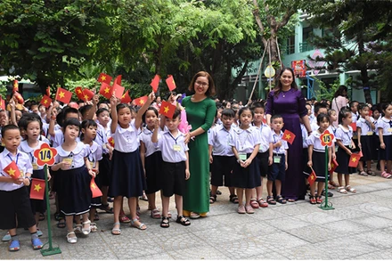 Hàng nghìn học sinh TP Đà Nẵng đã phải nhập học năm học 2020-2021 bằng lễ khai giảng trực tuyến. (Ảnh nguồn: trên NDĐT)