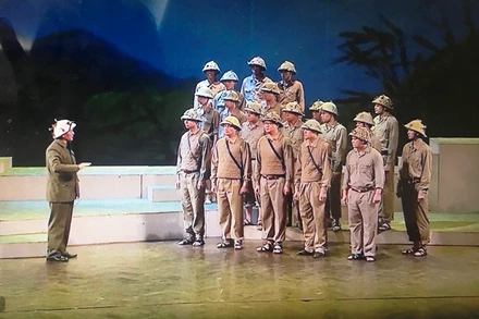 Một cảnh trong vở kịch “Nhiệm vụ hoàn thành”.