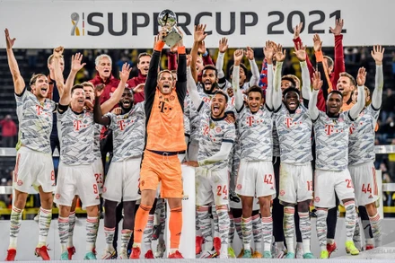Bayern nâng cao Siêu cúp Đức lần thứ 9 trong lịch sử. (Ảnh: Bundesliga)