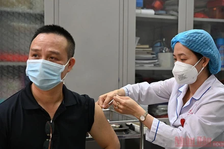 Tiêm chủng mở rộng ở Hà Nội. Ảnh: ĐĂNG ANH.