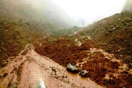 Điểm sạt lở tại Km42+980 đường tỉnh 129, Sìn Hồ, Lai Châu.