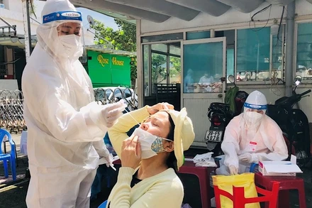 Lấy mẫu xét nghiệm tại TP Biên Hòa (Đồng Nai)