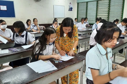 Học sinh TP Hồ Chí Minh tham gia kỳ thi tuyển sinh lớp 10 năm học 2020-2021. 