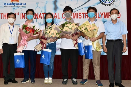 Việt Nam đoạt 3 Huy chương vàng Olympic Hóa học quốc tế