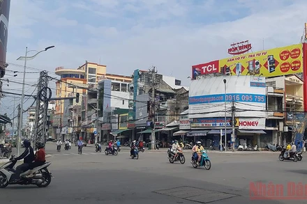 Trước nguy cơ dịch Covid-19 lây lan diện rộng, TP Quảng Ngãi, tỉnh Quảng Ngãi siết chặt thêm nhiều hoạt động.