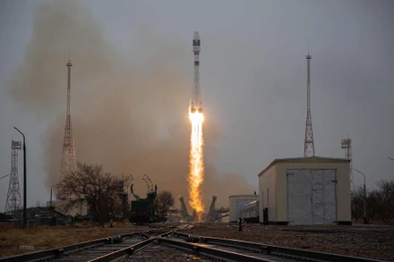 Rên lửa Soyuz của Nga mang theo các vệ tinh rời bệ phóng ở sân bay vũ trụ Baikonur tại Kazakhstan ngày 22/3/2021. 