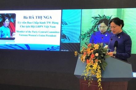 Chủ tịch Hội Liên hiệp Phụ nữ Việt Nam Hà Thị Nga phát biểu tại tọa đàm.