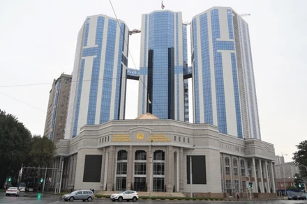 Tòa nhà Bộ Thông tin và Truyền thông Tajikistan mang phong cách Liên Xô (cũ). (Ảnh: Duy Trinh/TTXVN)