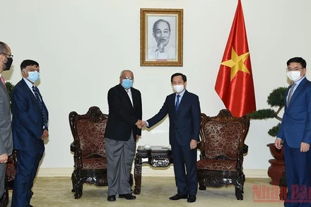 Phó Thủ tướng Lê Minh Khái tiếp ông Mohammad Abdullateef M A Alfares, Bộ trưởng Dầu mỏ Kuwait. (Ảnh: TRẦN MẠNH)