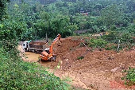 Các cấp chính quyền địa phương đang nỗ lực khắc phục các điểm sạt lở do mưa lớn gây ra.