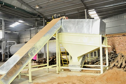 Sản xuất viên nén gỗ tại Công ty Xuất nhập khẩu và Thương mại Gia Vũ (Ninh Bình).