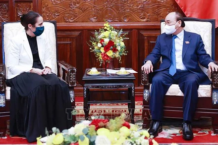 Chủ tịch nước Nguyễn Xuân Phúc tiếp Đại sứ đặc mệnh Toàn quyền New Zealand tại Việt Nam Tredene Dobson. (Ảnh: Thống Nhất/TTXVN)