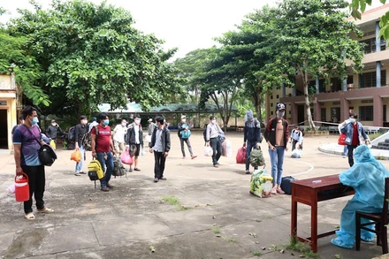 Công dân được đón về quê và cách ly tập trung theo quy định.