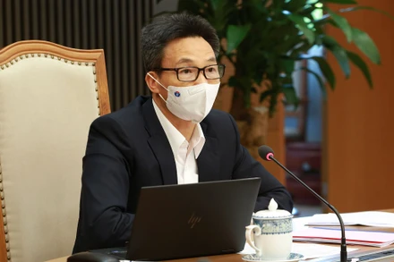 Phó Thủ tướng Vũ Đức Đam yêu cầu Bộ Y tế sớm hoàn thiện dự thảo Chiến lược tổng thể ứng phó hiệu quả đại dịch Covid-19 trong tình hình mới. Ảnh: VGP