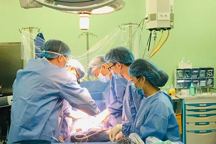 Ca phẫu thuật kéo dài hơn 5 giờ đồng hồ.
