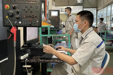 Công ty TNHH Cơ Điện Samwa Tek (phường Linh Đông, TP Thủ Đức, TP Hồ Chí Minh) duy trì sản xuất liên tục trong các đợt giãn cách vừa qua.