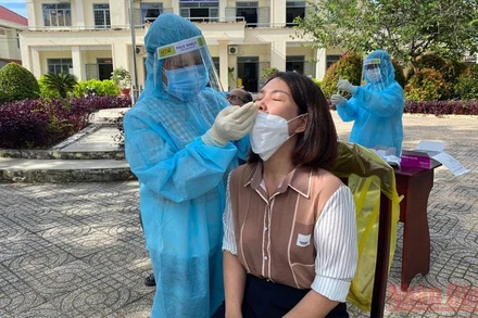 Xét nghiệm nhanh Covid-19 tại Tây Ninh.