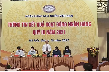 Phó Thống đốc Thường trực NHNN Đào Minh Tú phát biểu tại cuộc họp báo.