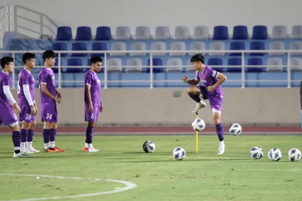 Đội trưởng Quế Ngọc Hải trở lại tập luyện bình thường cùng đội tuyển. (Ảnh: VFF)