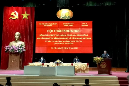 Đồng chí Nguyễn Xuân Thắng phát biểu tại Hội thảo.