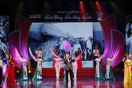 Chương trình nghệ thuật “Lời ca dâng Bác” chào mừng Ngày Giải phóng Thủ đô