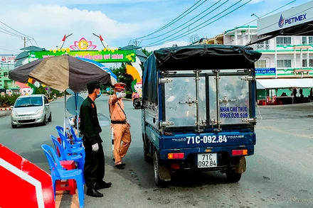 Một chốt liên huyện Cao Lãnh và TP Cao Lãnh trước khi được tháo dỡ.