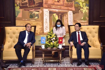 Bộ trưởng Thông tin và Truyền thông Nguyễn Mạnh Hùng đã tiếp đón và làm việc với Tổng thư ký Liên minh Viễn thông quốc tế (ITU) Houlin Zhou.