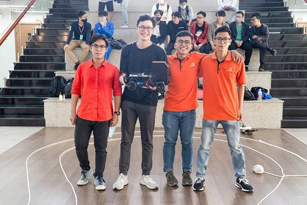 Đội Othree với dự án “Dự đoán giao thông”. (Ảnh QTSC)