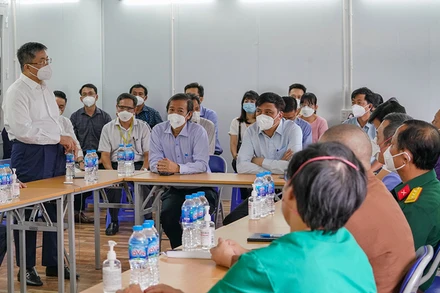 PGS, TS Nguyễn Hoàng Bắc, Giám đốc Bệnh viện Đại học Y Dược TP Hồ Chí Minh phát biểu tại lễ bàn giao trung tâm hồi sức ngày 13/10.