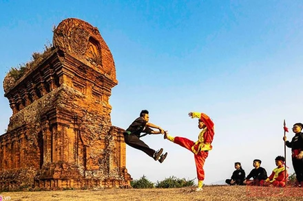Biểu diễn võ Bình Định.