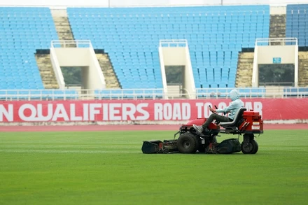Sân vận động Mỹ Đình được tu sửa, chuẩn bị cho các trận đấu sắp tới.
