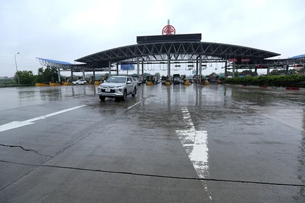 Tại chốt Pháp Vân - Cầu Giẽ đã không còn kiểm tra giấy đi đường đối với các phương tiện di chuyển qua đây.