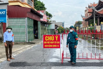  Huyện Giao Thủy (Nam Định) tăng cường hoạt động của các chốt kiểm soát dịch Covid-19 khi phát hiện 2 ca nhiễm mới chưa rõ nguồn lây.