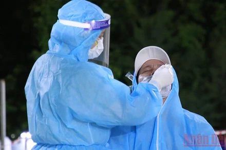 Qua xét nghiệm, tất cả người dân trên 2 chuyến bay về ngày 10/10 đều âm tính.