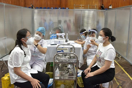 Nhà nước đặt ưu tiên đẩy nhanh tiến độ và quy mô tiêm chủng về các địa phương. (Ảnh: ĐĂNG ANH)