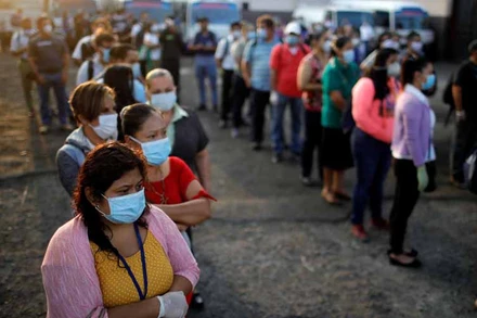 Lao động nữ và người dưới 24 tuổi tại khu vực Mỹ Latinh là đối tượng bị ảnh hưởng nhất do đại dịch COVID-19. (Ảnh: Reuters)