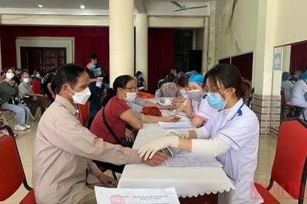 Thành phố Nam Định huy động nhân lực ngành y tế, triển khai tiêm diện rộng cho người dân trên toàn địa bàn.