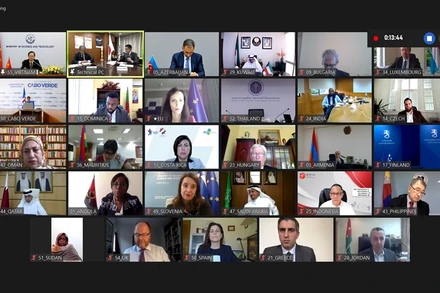 Các đại biểu tham dự hội nghị.