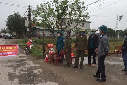 Phong tỏa thôn Trà Lý, xã Đông Quý (Tiền Hải, Thái Bình), nơi trong đêm 30/10 phát hiện ca dương tính với SASR-CoV-2.