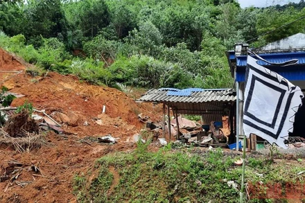 Hiện trường vụ sạt lở đất tại xóm Tát, xã Tân Minh, huyện Đà Bắc, Hòa Bình.