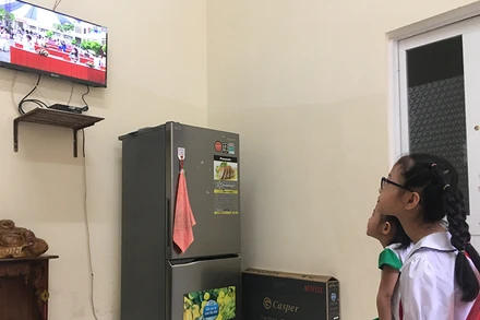 Học sinh tỉnh Bến Tre tiếp tục học qua truyền hình và trực tuyến do tình hình dịch Covid-19 diễn biến phức tạp.