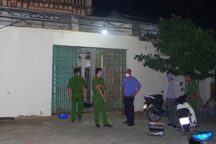 Lực lượng chức năng tại hiện trường vụ trọng án.