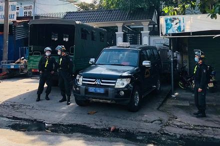 Lực lượng Công an tỉnh Đồng Nai khám xét nhà một đối tượng trong Chuyên án 920G tại TP Biên Hòa vào tháng 5/2021.