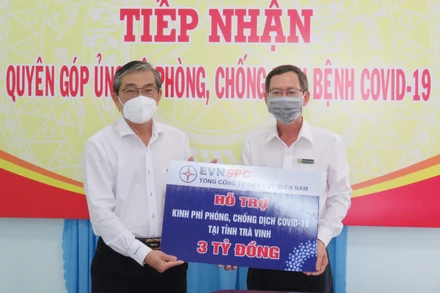 Tổng Công ty Điện lực miền nam trao 3 tỷ đồng ủng hộ cho Quỹ phòng, chống Covid-19 tỉnh Trà Vinh.