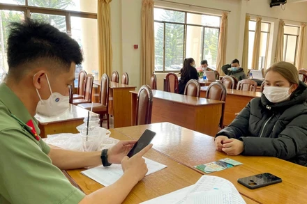 Đối tượng Lê Thị Bích Hoàng tại cơ quan công an.