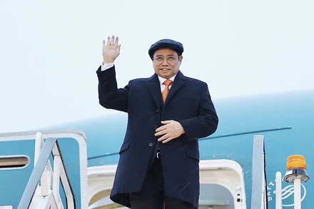 Thủ tướng Phạm Minh Chính bắt đầu chuyến tham dự Hội nghị COP26. (Ảnh: DƯƠNG GIANG)