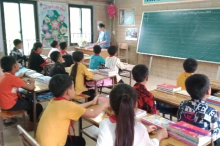 Một buổi học tại Trường tiểu học Lũng Luông, xã Thượng Nung, huyện Võ Nhai.