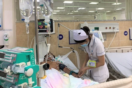 Một bệnh nhân ngộ độc rượu đang được điều trị tại Bệnh viện đa khoa Đồng Nai.